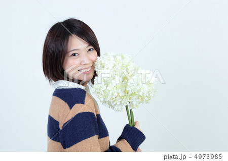 花と女性 4973985