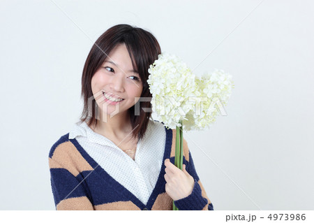 花と女性 4973986