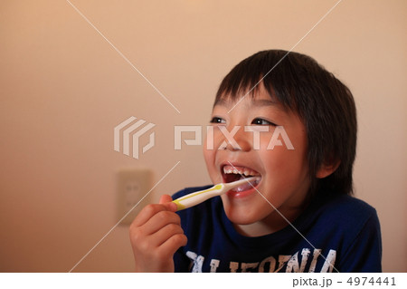 子どもの歯磨き 4974441