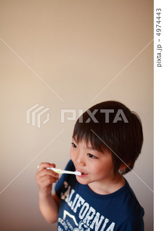 子どもの歯磨き 4974443