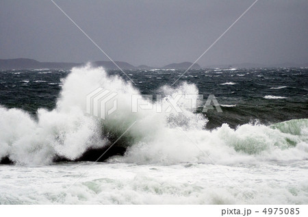 台風の海 4975085