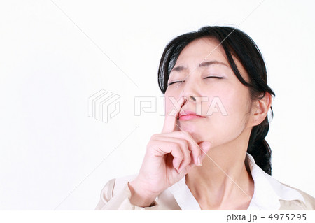 鼻づまりのビジネスウーマン 4975295