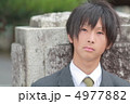 制服姿の男子高校生 4977882