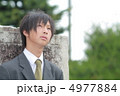 制服姿の男子高校生 4977884