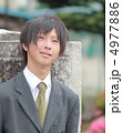 制服姿の男子高校生 4977886
