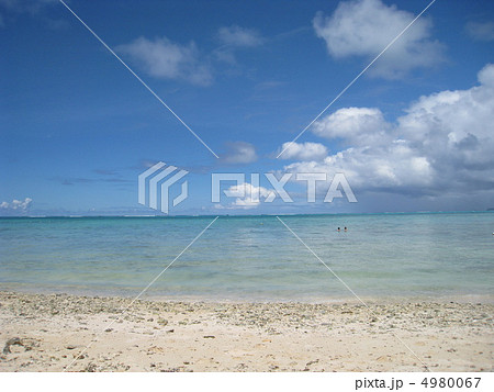 グアムの海と人 4980067