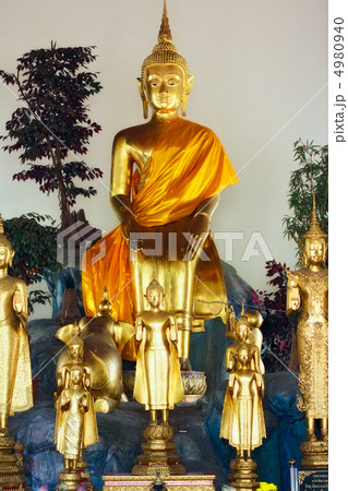 Buddhas in Wat Po Buddhas in Wat Po 4980940