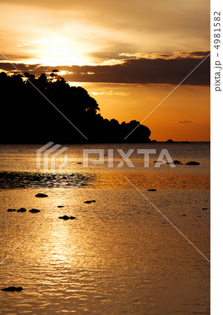Sunset over Andaman Sea 4981582
