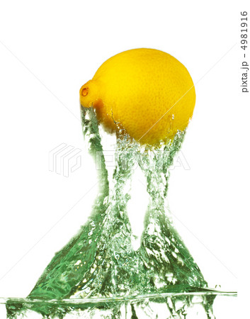 Lemon Jumps from Water 4981916