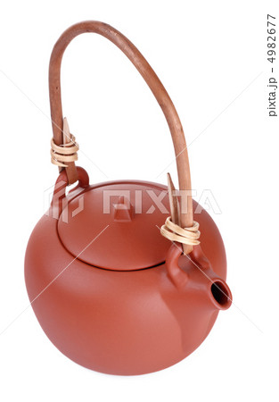 brown clay kettle 4982677
