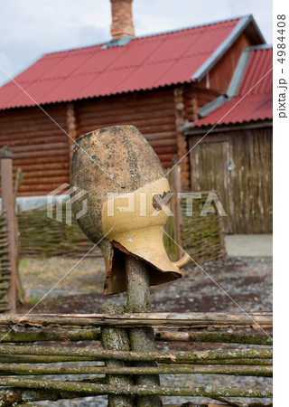 broken jar 4984408