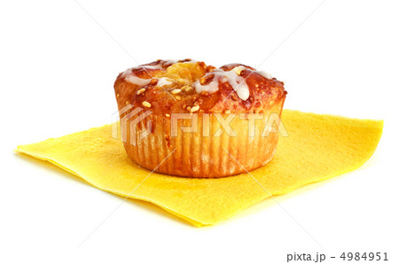 apple cake on yellow napkin 4984951