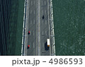 明石海峡大橋を渡る車 4986593