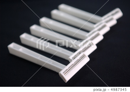 使い捨て式の安全剃刀 4987345