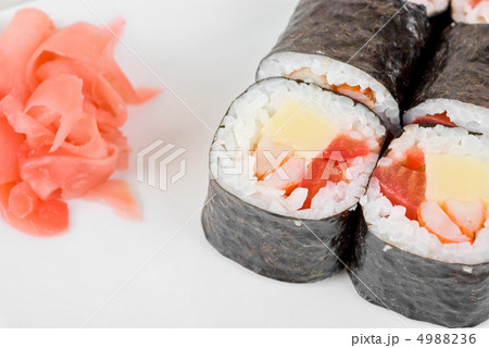 sushi rolls 4988236