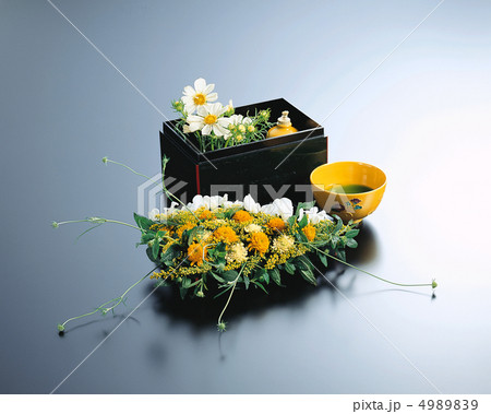 装いの花たち 4989839