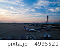 夕暮れの空港 4995521