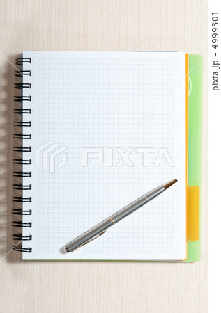 Note pad and pen Note pad and pen 4999301