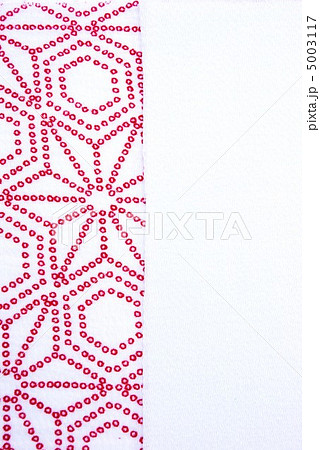 和風背景素材 ちりめん麻の葉柄と白無地2種 縦位置の写真素材