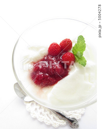 手作りワイルドストロベリージャムのデザート 5004278