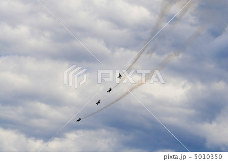 Blue Angels Fly in Tight Formation Blue Angels Fly in Tight Formation 5010350
