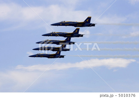 Blue Angels Fly in Tight Formation Blue Angels Fly in Tight Formation 5010376