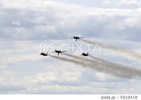 Blue Angels Fly in Tight Formation Blue Angels Fly in Tight Formation 5010410