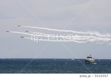 Several planes performing in an air show at Jones Beach 5010507