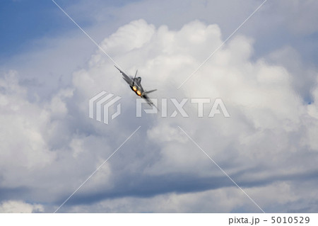 Blue Angels Fly in Tight Formation Blue Angels Fly in Tight Formation 5010529