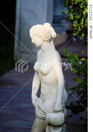 Statue of a woman with a pot Statue of a woman with a pot 5012713