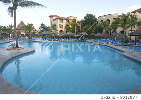 Beautiful pool and patio in tropical setting 5012977