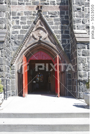 Entrance to the church 5013050