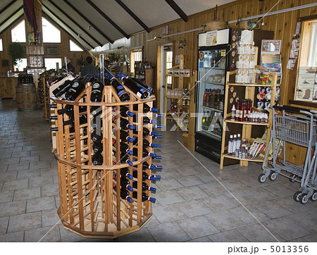 Wine store 5013356