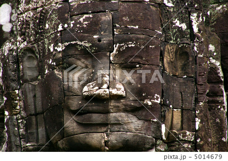 世界遺産アンコール トムの巨大な石像の顔の写真素材 5014679 Pixta