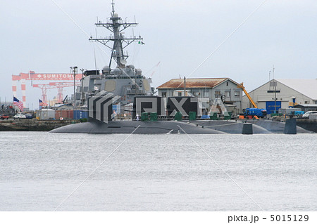 横須賀ヴェルニー公園から見た潜水艦 5015129