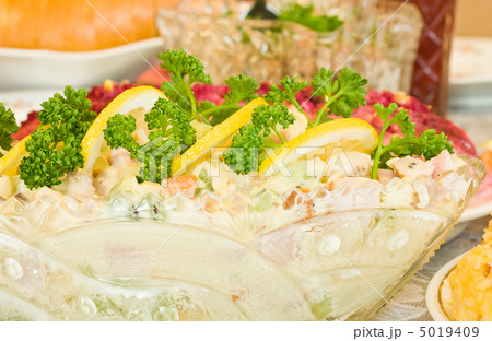 Salad with lemon and parsley Salad with lemon and parsley 5019409