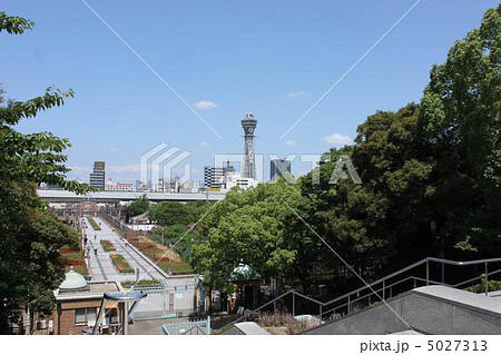 天王寺公園から見た通天閣のある新世界方面の風景の写真素材 [5027313] - PIXTA