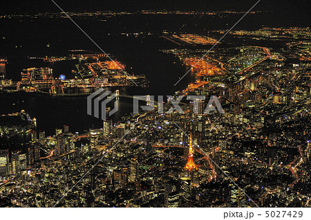 航空写真 東京湾岸部夜景空撮の写真素材