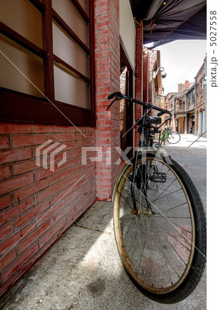 剥皮寮のレトロな自転車 剥皮寮のレトロな自転車 5027558