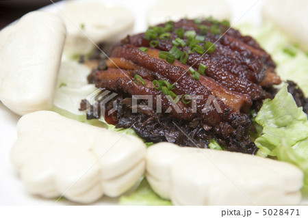 梅干菜扣肉(メイガンツァイコウロウ)豚バラ肉と梅菜の蒸し煮 梅干菜扣肉(メイガンツァイコウロウ)豚バラ肉と梅菜の蒸し煮 5028471