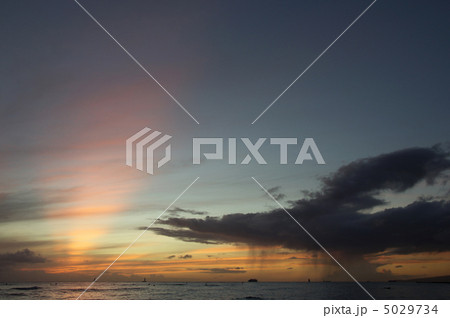夕暮れのとき、クヒオ・ビーチ オアフ島 夕暮れのとき、クヒオ・ビーチ オアフ島 5029734