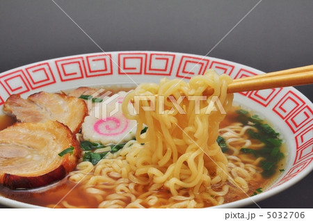 インスタントラーメン(チャーシュー入り) 5032706