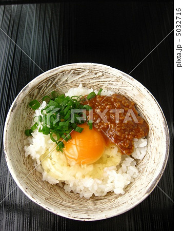 しょうゆ麹の卵かけご飯 5032716
