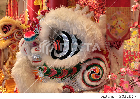 正月 縁起物 スワロフスキー 獅子舞 約4cm 中国正月 注目ブランド