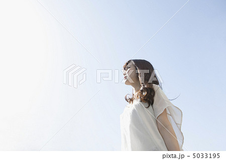 爽やかな女性 5033195