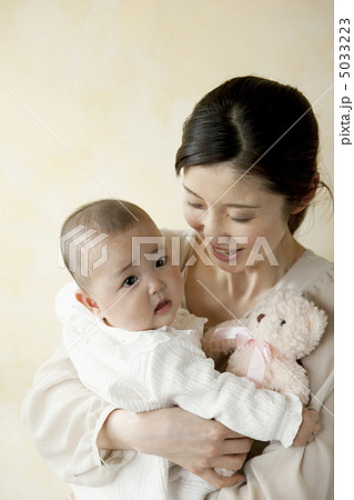 母と赤ちゃん 5033223