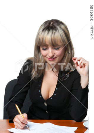 The business woman signs the contract 5034580