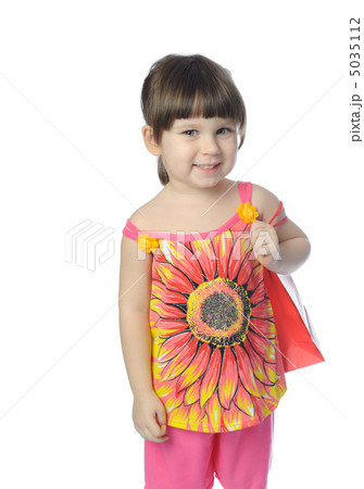 The little girl with color package The little girl with color package 5035112