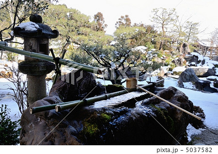 妙満寺、雪景色と蹲 5037582