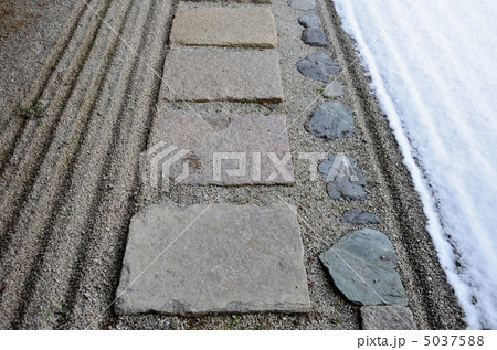 妙満寺、飛石と雪 妙満寺、飛石と雪 5037588